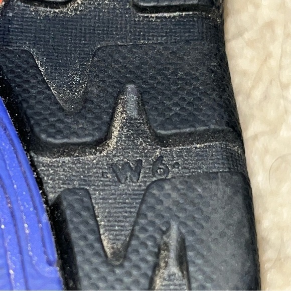 Chaco Women's Blue and Red Strap Toe Loop Around Hiking Sandals Size 6 - Picture 7 of 7